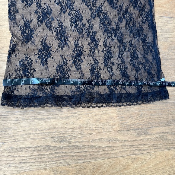 Black Lace Veil - Picture 6 of 7